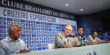 O meia argentino Ariel Cabral, de 27 anos, foi apresentado nesta quarta-feira pelo presidente Gilvan de Pinho Tavares.