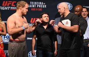 Imagens da pesagem do UFC Fight Night 73 em Nashville - Jared Roshholt e Timothy Johnson