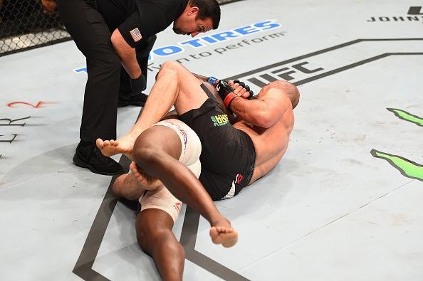 Imagens da vitria de Glover Teixeira sobre Ovince Saint Preux no UFC em Nashville