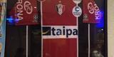 Bar do ex-cruzeirense Ramires em Joinville; local expe camisas do jogador e atrai muitos torcedores