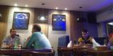Bar do ex-cruzeirense Ramires em Joinville; local expe camisas do jogador e atrai muitos torcedores