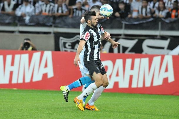 Atltico e Grmio em partida do Campeonato Brasileiro, no Mineiro