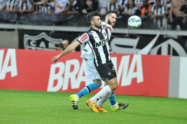 Atltico e Grmio em partida do Campeonato Brasileiro, no Mineiro