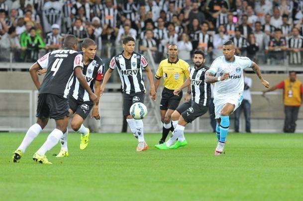 Atltico e Grmio em partida do Campeonato Brasileiro, no Mineiro