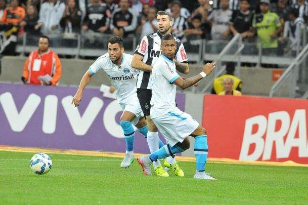 Atltico e Grmio em partida do Campeonato Brasileiro, no Mineiro