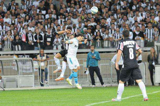 Atltico e Grmio em partida do Campeonato Brasileiro, no Mineiro