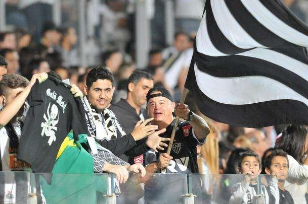 Atltico e Grmio em partida do Campeonato Brasileiro, no Mineiro