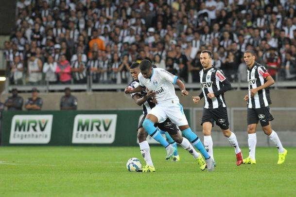 Atltico e Grmio em partida do Campeonato Brasileiro, no Mineiro
