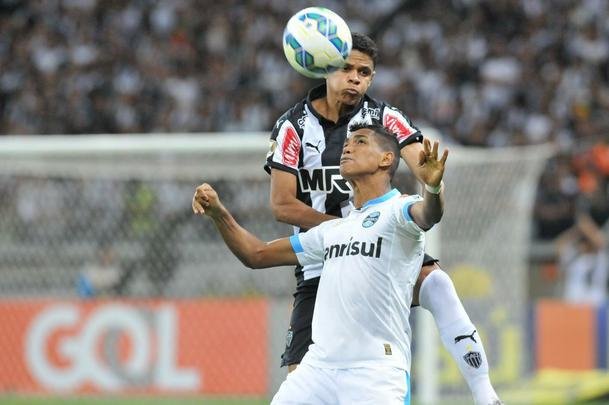 Atltico e Grmio em partida do Campeonato Brasileiro, no Mineiro