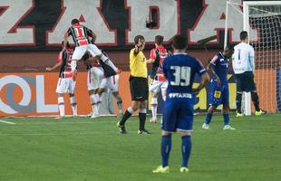 Equipe catarinense goleou a Raposa por 3 a 0, em jogo vlido pela 18 rodada do Brasileiro