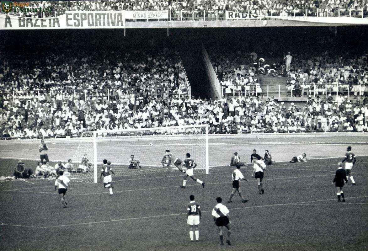 Imagens exclusivas do arquivo do jornal Estado de Minas da partida inaugural do Mineiro, realizada em 5 de setembro de 1965, com vitria da Seleo Mineira por 1 a 0 sobre o River Plate da Argentina. Gol de Bugl.