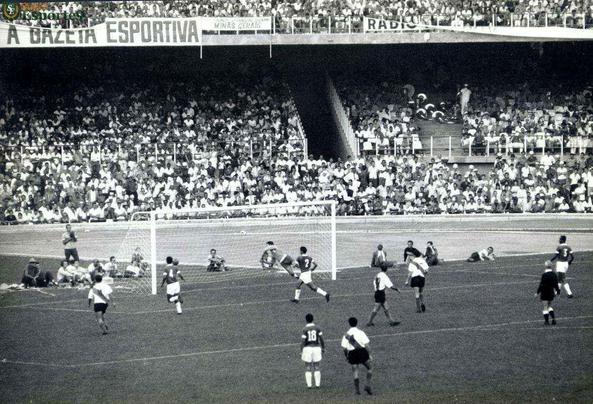 Imagens exclusivas do arquivo do jornal Estado de Minas da partida inaugural do Mineiro, realizada em 5 de setembro de 1965, com vitria da Seleo Mineira por 1 a 0 sobre o River Plate da Argentina. Gol de Bugl.