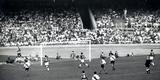 Imagens exclusivas do arquivo do jornal Estado de Minas da partida inaugural do Mineirão, realizada em 5 de setembro de 1965, com vitória da Seleção Mineira por 1 a 0 sobre o River Plate da Argentina. Gol de Buglê.