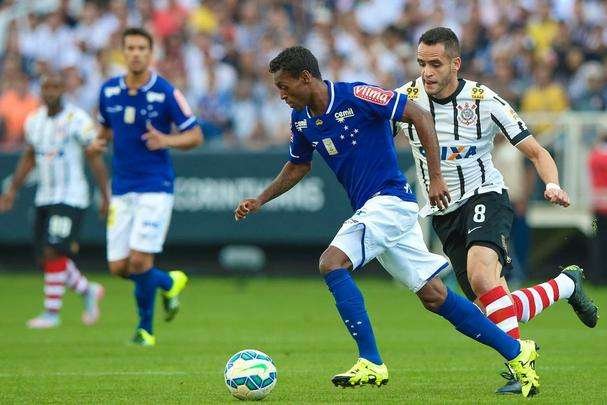 Com gols de Vagner Love (2) e Jadson, Corinthians venceu Cruzeiro por 3 a 0 neste domingo, na Arena Itaquero, em So Paulo