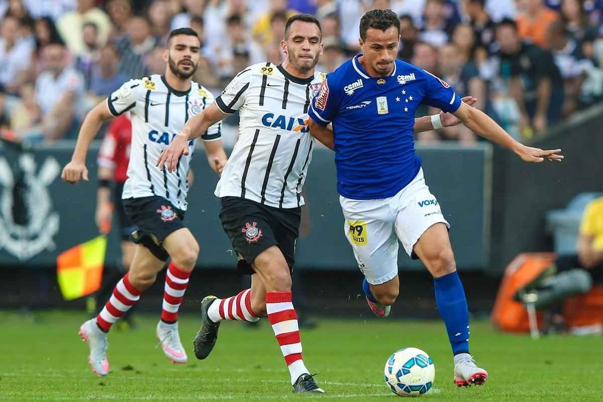 Com gols de Vagner Love (2) e Jadson, Corinthians venceu Cruzeiro por 3 a 0 neste domingo, na Arena Itaquero, em So Paulo