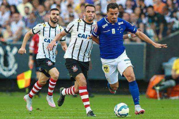 Com gols de Vagner Love (2) e Jadson, Corinthians venceu Cruzeiro por 3 a 0 neste domingo, na Arena Itaquero, em So Paulo