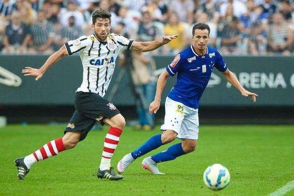 Com gols de Vagner Love (2) e Jadson, Corinthians venceu Cruzeiro por 3 a 0 neste domingo, na Arena Itaquero, em So Paulo