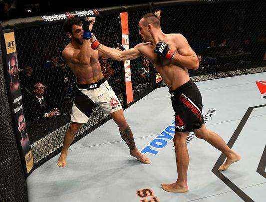 Elias Silvério foi derrotado por Shane Campbell no card preliminar, por decisão unânime