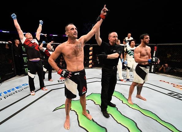 Elias Silvrio foi derrotado por Shane Campbell no card preliminar, por deciso unnime 