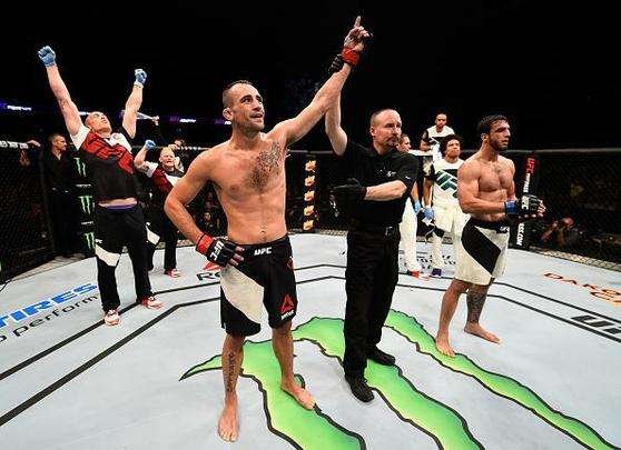 Elias Silvério foi derrotado por Shane Campbell no card preliminar, por decisão unânime