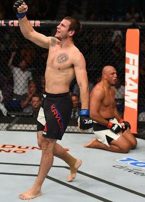 Também no card preliminar, Marcos Pezão foi finalizado por Nikita Krylov no primeiro round