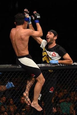 Felipe Sertanejo finalizou Yves Jabouin e garantiu única vitória brasileira no card preliminar em Saskatoon