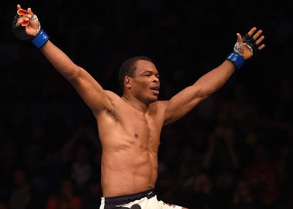 No card principal, Francisco Massaranduba bateu Chad Laprise, por nocaute tcnico, no primeiro round