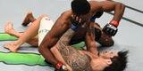 Na luta coprincipal da noite, Erick Silva decepcionou diante de Neil Magny e foi derrotado por deciso dividida 
