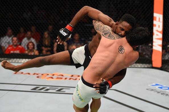 Na luta coprincipal da noite, Erick Silva decepcionou diante de Neil Magny e foi derrotado por decisão dividida