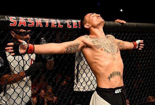 Na luta principal da noite, Charles do Bronx sofreu lesão nos primeiros minutos e precisou desistir do combate contra Max Holloway, declarado vencedor por nocaute técnico