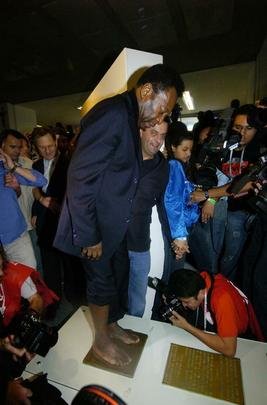 Pel colocou os ps na Calada da Fama em 2008, antes da partida entre Brasil e Argentina, pelas Eliminatrias da Copa de 2010