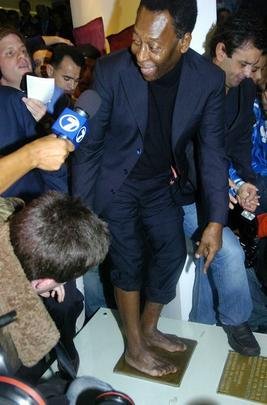 Pel colocou os ps na Calada da Fama em 2008, antes da partida entre Brasil e Argentina, pelas Eliminatrias da Copa de 2010