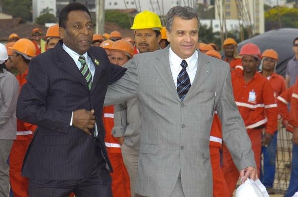 Em 2011, Pel visitou as obras de modernizao do Mineiro na companhia da presidente Dilma Rousseff