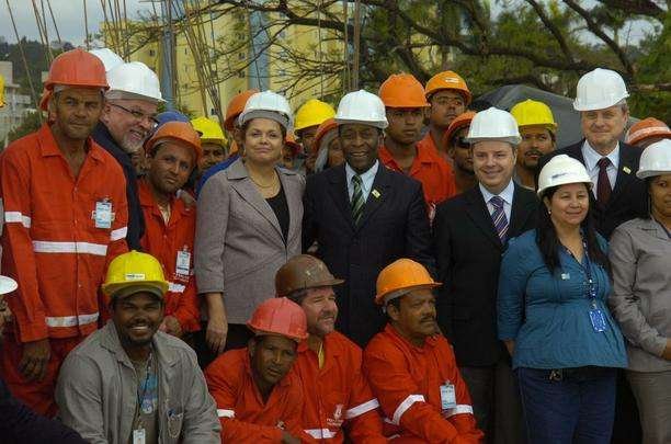 Em 2011, Pel visitou as obras de modernizao do Mineiro na companhia da presidente Dilma Rousseff