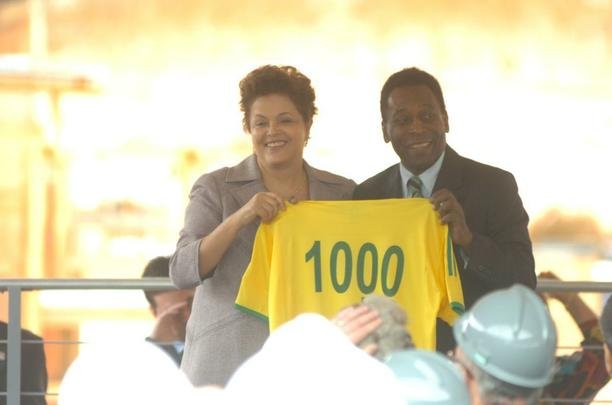 Em 2011, Pel visitou as obras de modernizao do Mineiro na companhia da presidente Dilma Rousseff