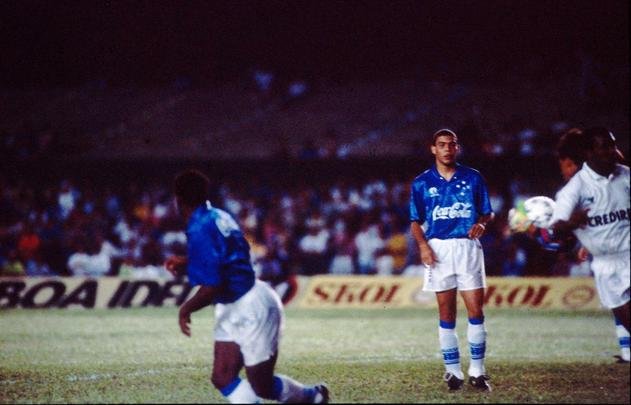 Ronaldo durante lance do jogo entre Cruzeiro e America, no Mineirão. Cruzeiro venceu por 6 a 1