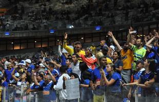 Torcida do Cruzeiro incentiva equipe na busca por uma vaga nas quartas de final da Copa do Brasil