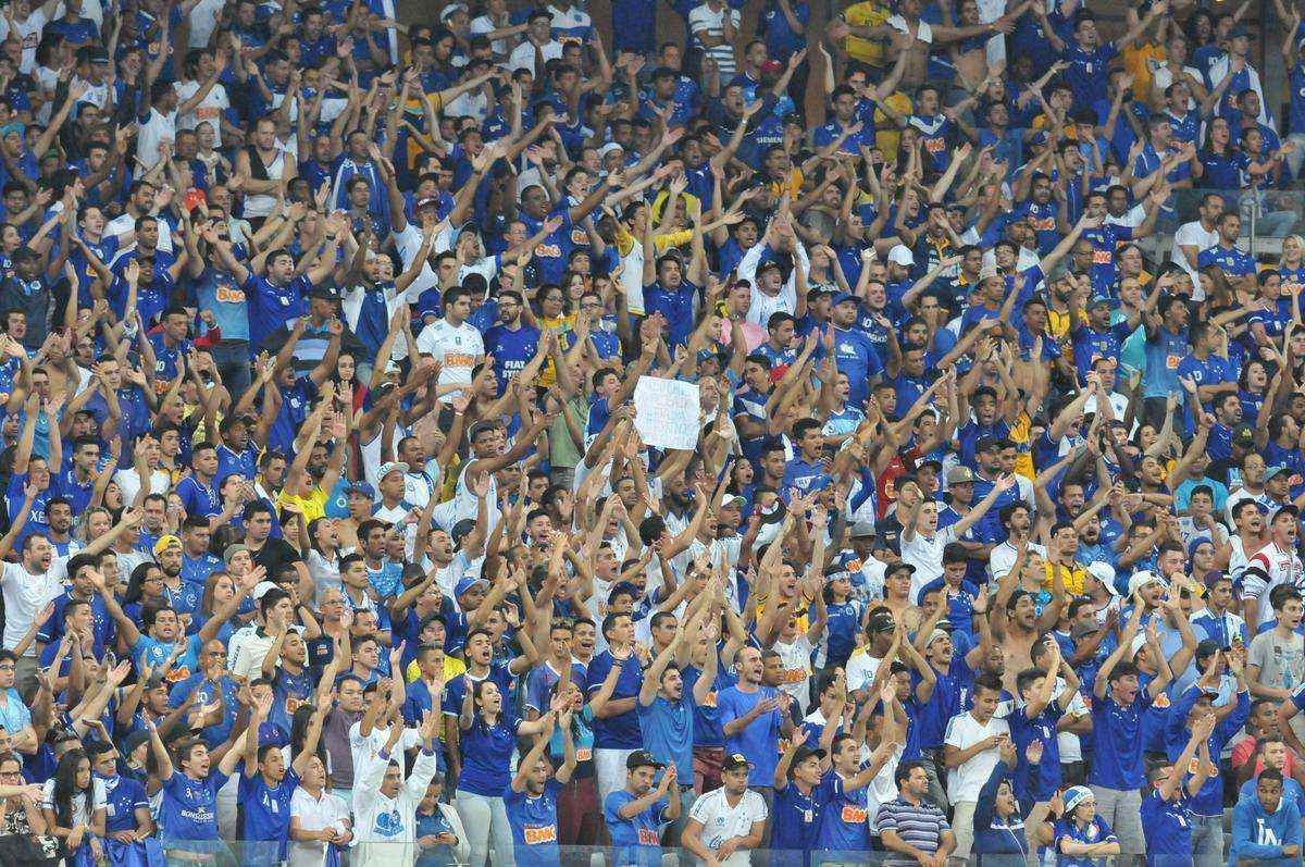 Enquanto torcida se frustrou com desempenho da equipe, policias tentaram conter possveis transtornos