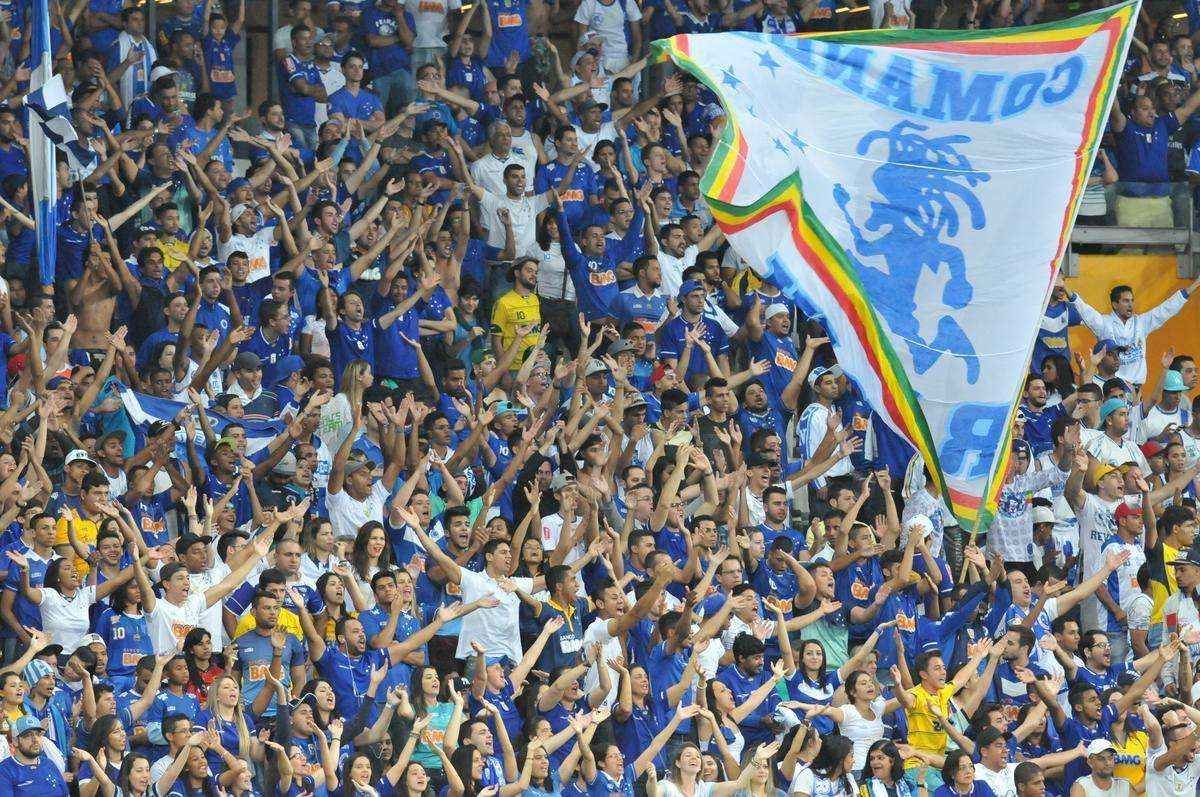 Enquanto torcida se frustrou com desempenho da equipe, policias tentaram conter possveis transtornos