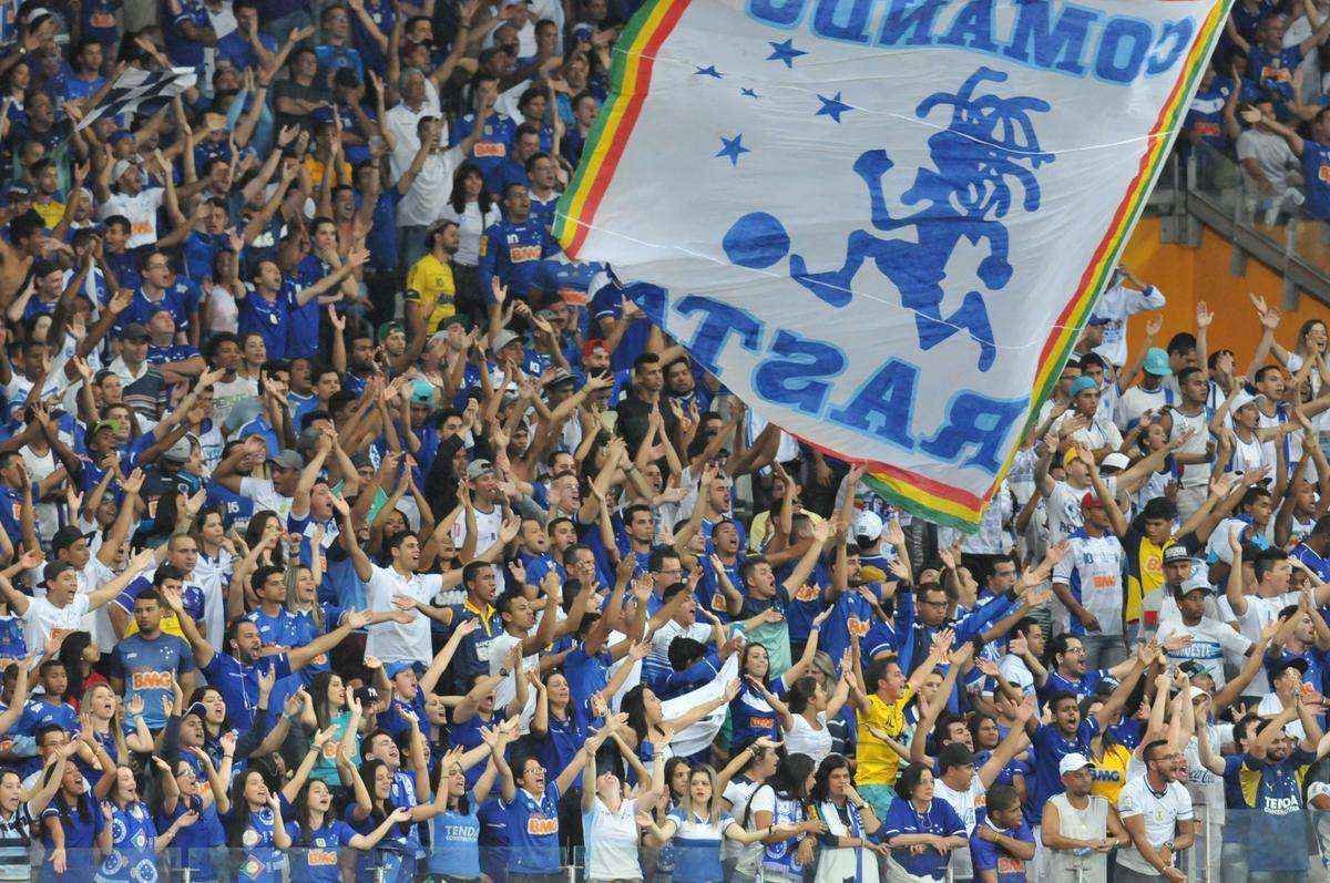 Enquanto torcida se frustrou com desempenho da equipe, policias tentaram conter possveis transtornos