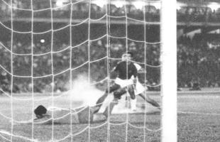 Fotos do duelo no Mineiro em que o Atltico derrotou a Seleo Brasileira por 2 a 1 em 1969