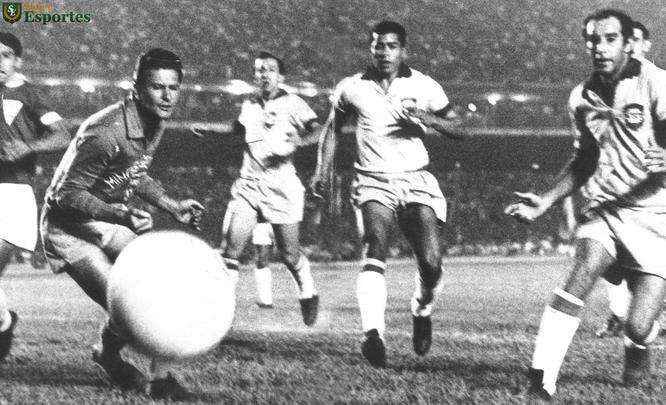Fotos do duelo no Mineirão em que o Atlético derrotou a Seleção Brasileira por 2 a 1 em 1969