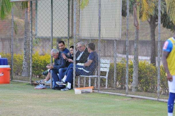 Gilvan de Pinho Tavares passou a tarde na Toca da Raposa II e conversou longamente com Luxemburgo