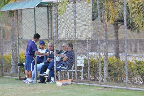 Gilvan de Pinho Tavares passou a tarde na Toca da Raposa II e conversou longamente com Luxemburgo