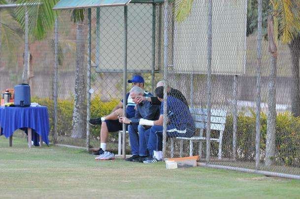 Gilvan de Pinho Tavares passou a tarde na Toca da Raposa II e conversou longamente com Luxemburgo