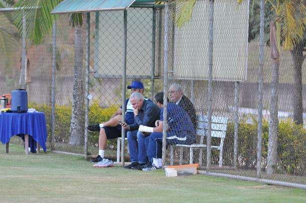Gilvan de Pinho Tavares passou a tarde na Toca da Raposa II e conversou longamente com Luxemburgo