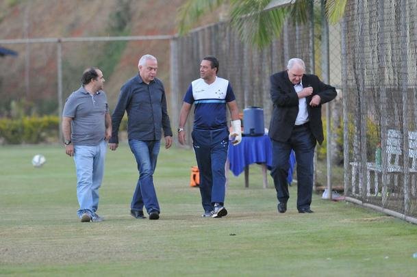 Gilvan de Pinho Tavares passou a tarde na Toca da Raposa II e conversou longamente com Luxemburgo