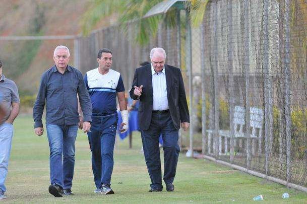 Gilvan de Pinho Tavares passou a tarde na Toca da Raposa II e conversou longamente com Luxemburgo