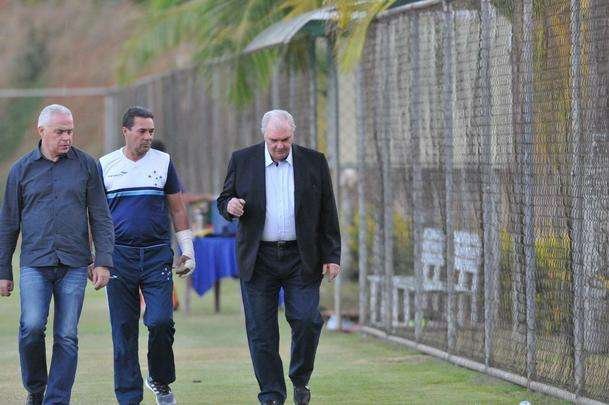 Gilvan de Pinho Tavares passou a tarde na Toca da Raposa II e conversou longamente com Luxemburgo