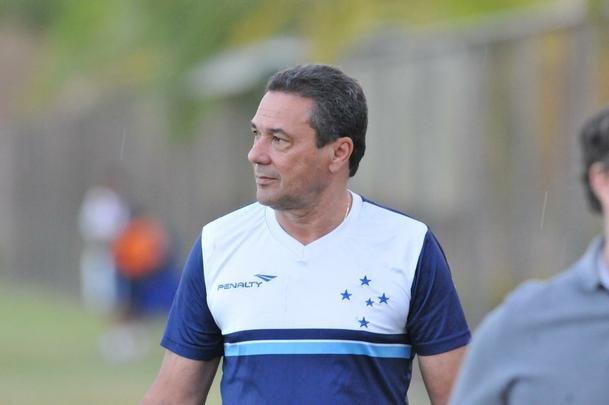 Gilvan de Pinho Tavares passou a tarde na Toca da Raposa II e conversou longamente com Luxemburgo